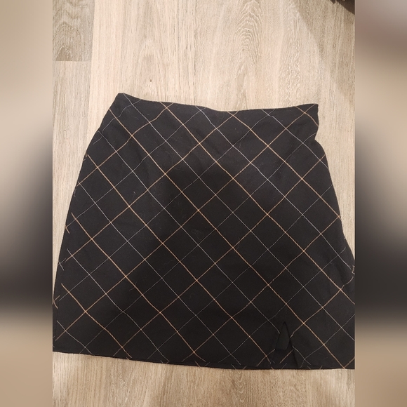 Abercrombie & Fitch Dresses & Skirts - Abercrombie & Fitch Black Skirt with Brown Stitching Size Small